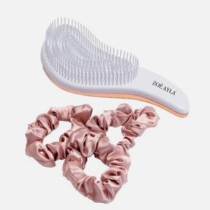 Zoe Ayla ROSE GOLD HAIR DETANGLER
BRUSH + 3 SATIN SCRUNCHIES
